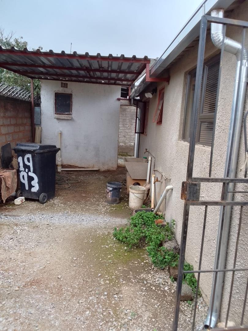 6 Bedroom Property for Sale in Thulani Gauteng