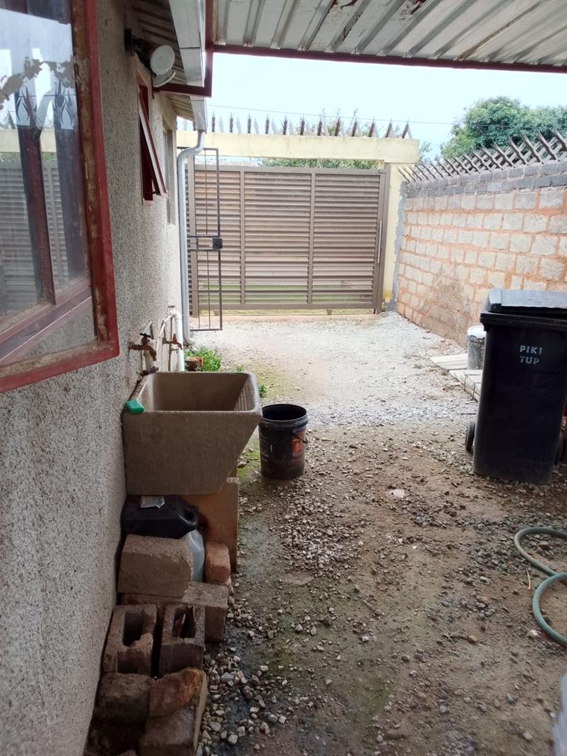6 Bedroom Property for Sale in Thulani Gauteng