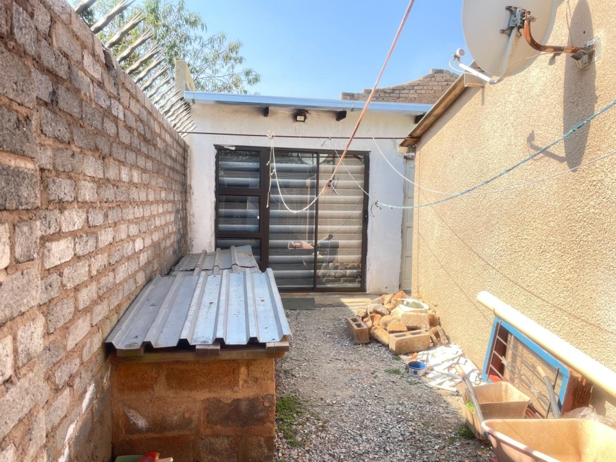 6 Bedroom Property for Sale in Thulani Gauteng