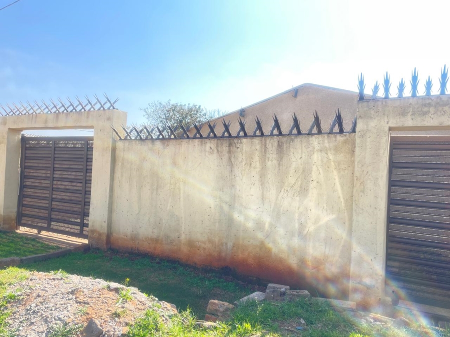 6 Bedroom Property for Sale in Thulani Gauteng