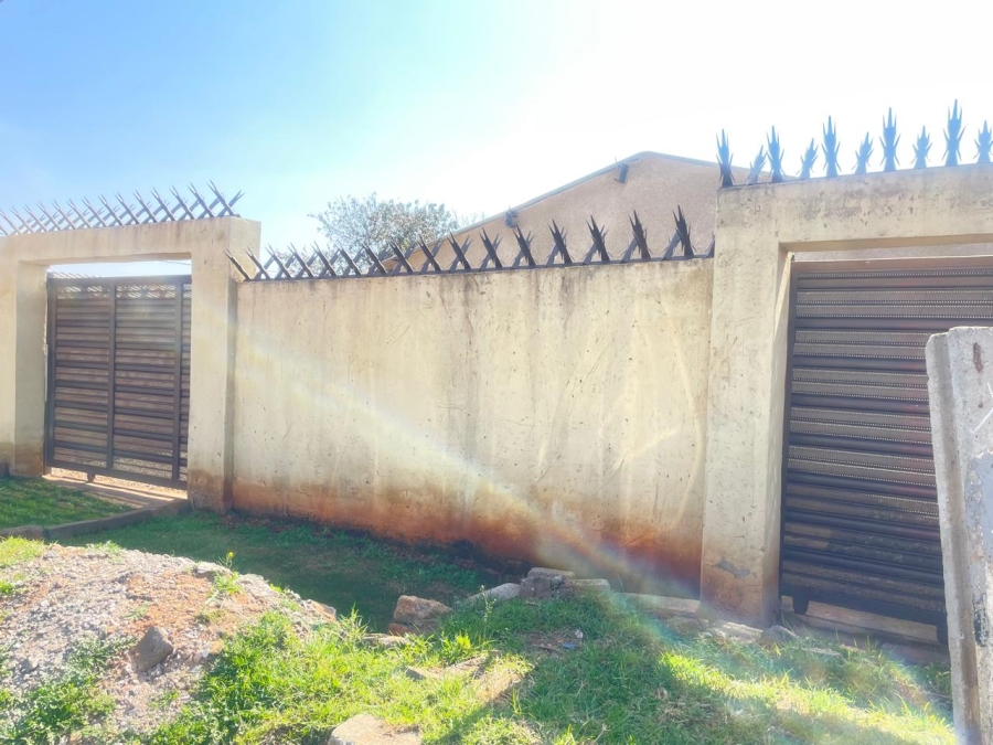 6 Bedroom Property for Sale in Thulani Gauteng