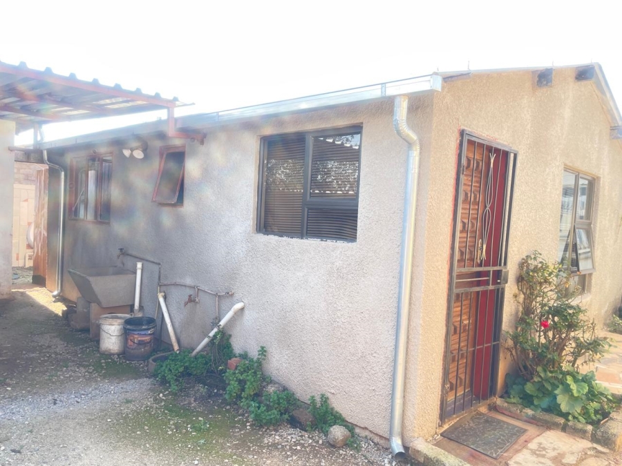 6 Bedroom Property for Sale in Thulani Gauteng