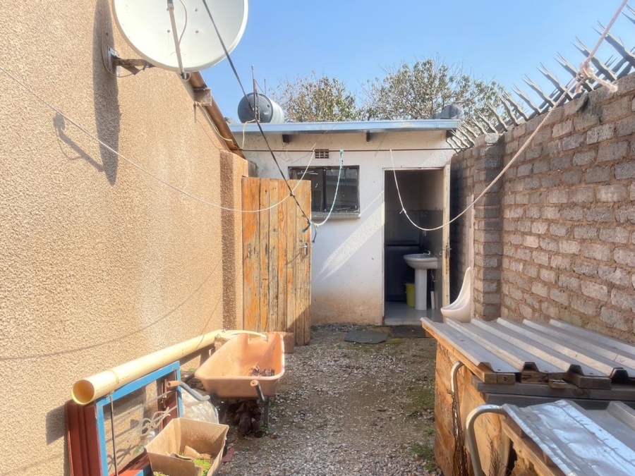 6 Bedroom Property for Sale in Thulani Gauteng