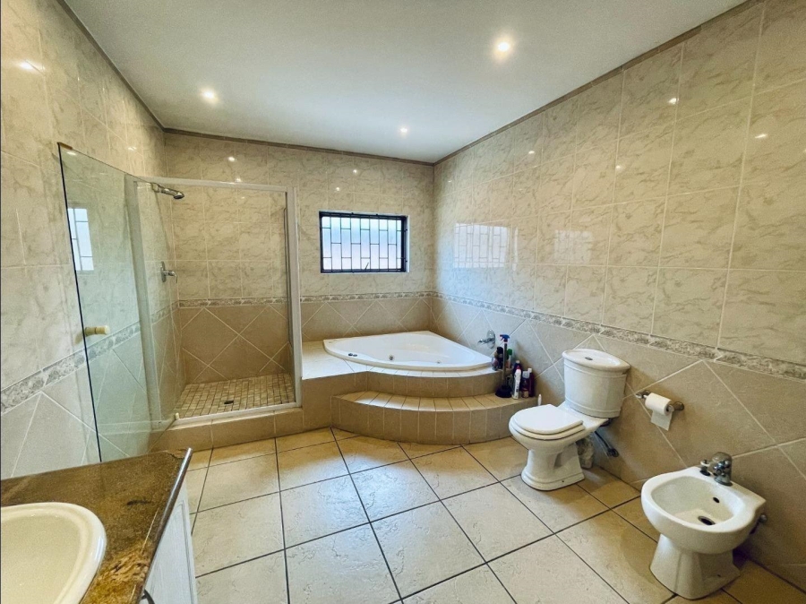 5 Bedroom Property for Sale in Meyersdal Gauteng