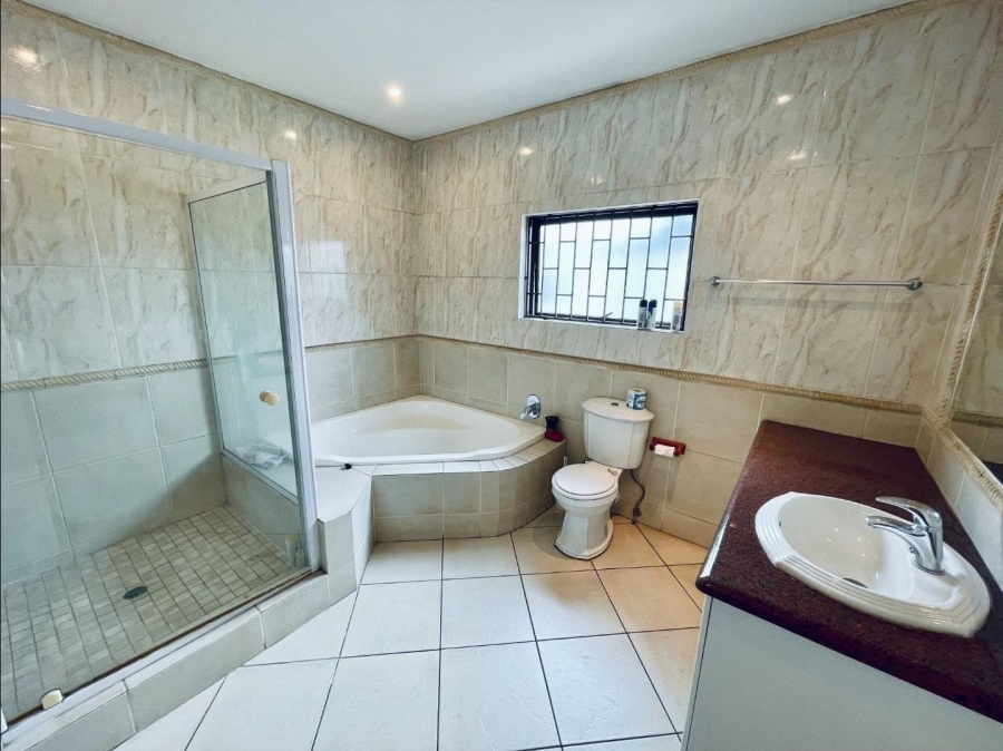 5 Bedroom Property for Sale in Meyersdal Gauteng