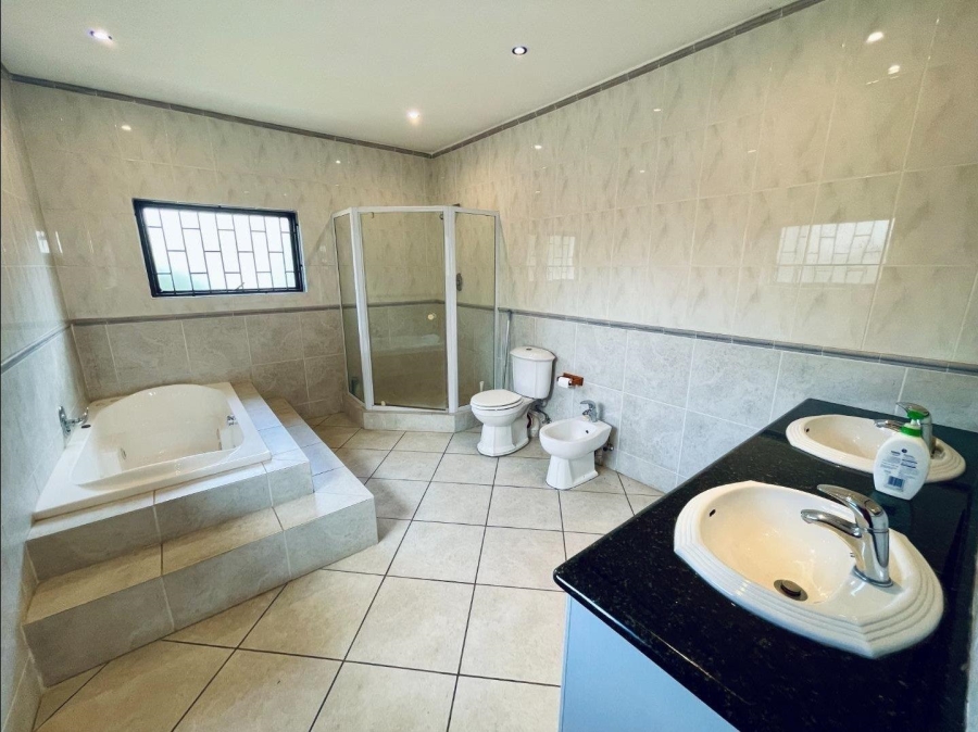 5 Bedroom Property for Sale in Meyersdal Gauteng