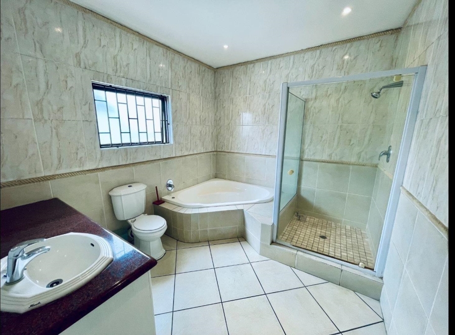 5 Bedroom Property for Sale in Meyersdal Gauteng