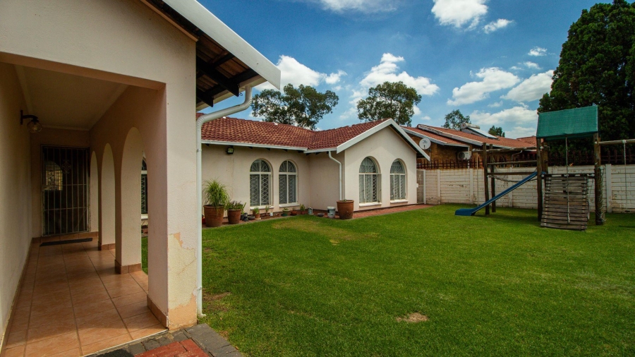 3 Bedroom Property for Sale in Bakerton Gauteng
