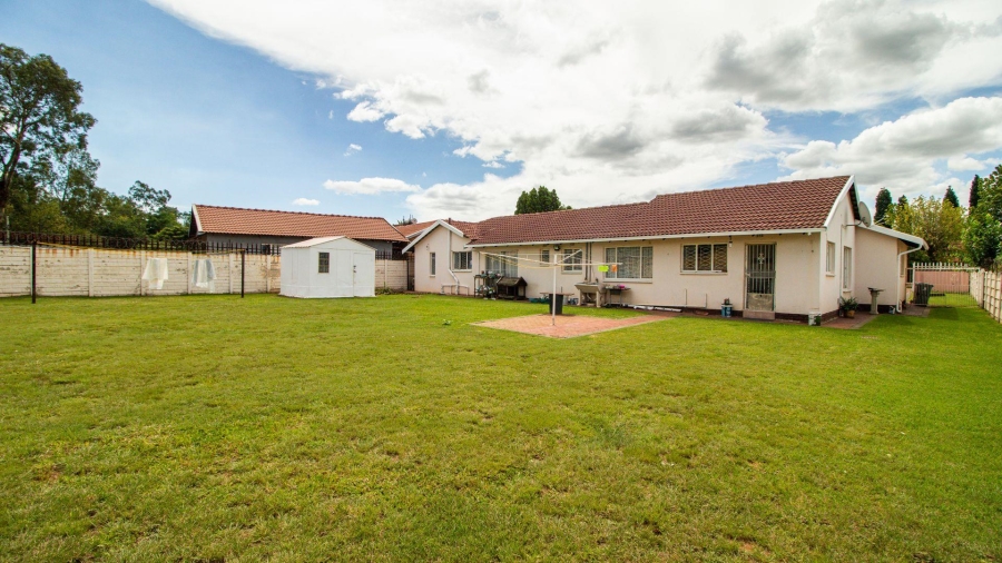 3 Bedroom Property for Sale in Bakerton Gauteng