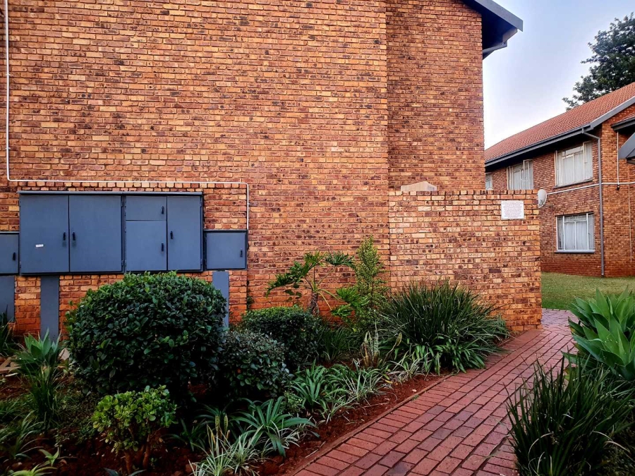 To Let 2 Bedroom Property for Rent in Clubview Gauteng