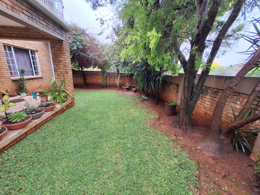 To Let 3 Bedroom Property for Rent in Weltevreden Park Gauteng