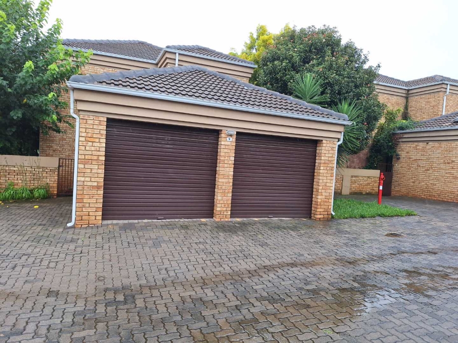 To Let 3 Bedroom Property for Rent in Weltevreden Park Gauteng