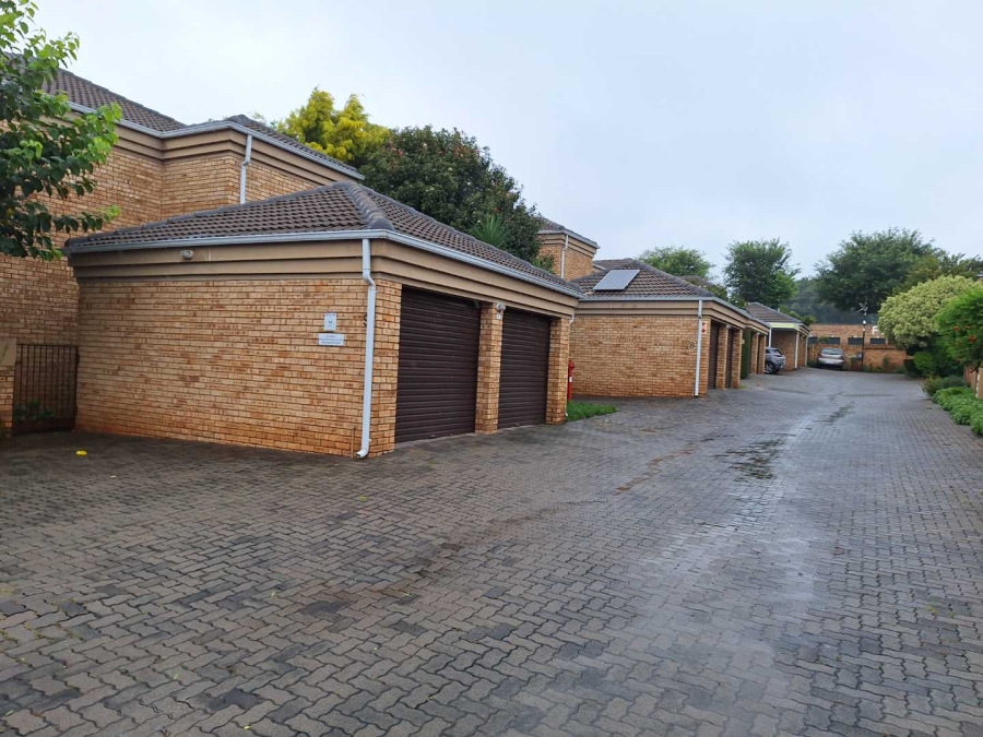 To Let 3 Bedroom Property for Rent in Weltevreden Park Gauteng