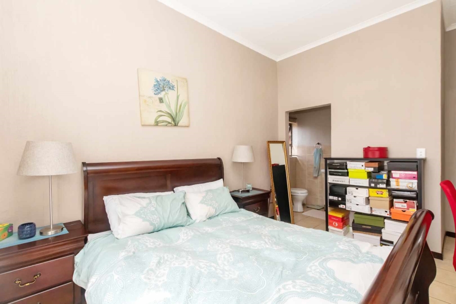 2 Bedroom Property for Sale in Wilgeheuwel Gauteng