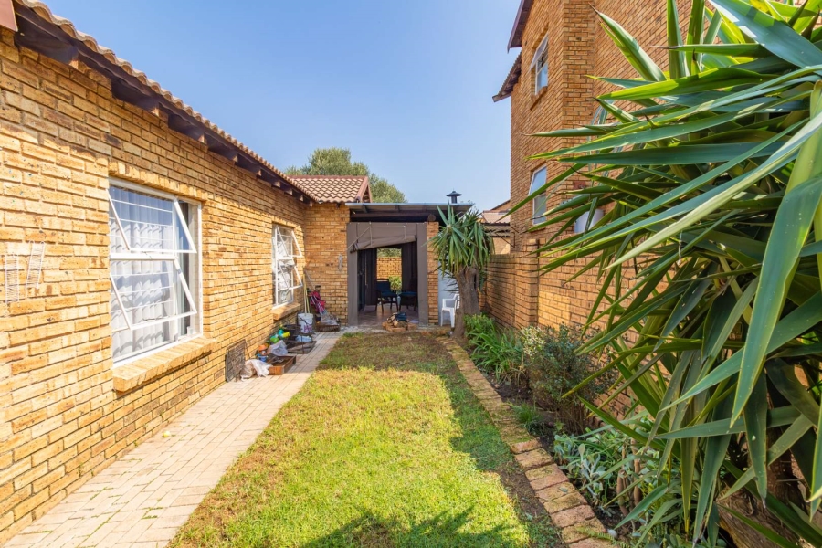 3 Bedroom Property for Sale in Honeypark Gauteng