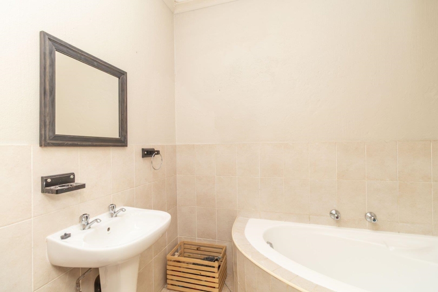 3 Bedroom Property for Sale in Honeypark Gauteng