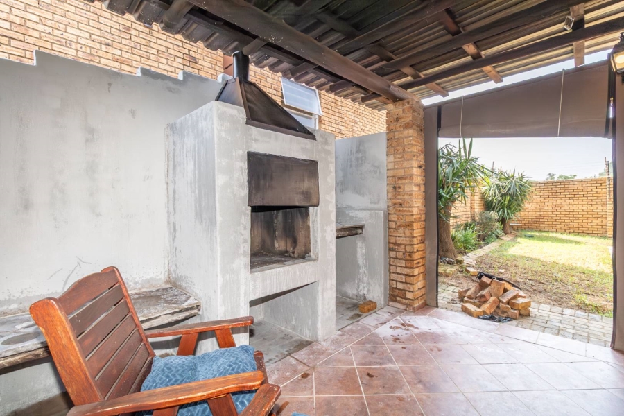 3 Bedroom Property for Sale in Honeypark Gauteng