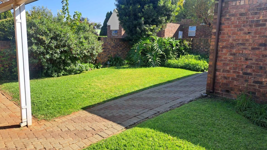 To Let 2 Bedroom Property for Rent in Oakdene Gauteng