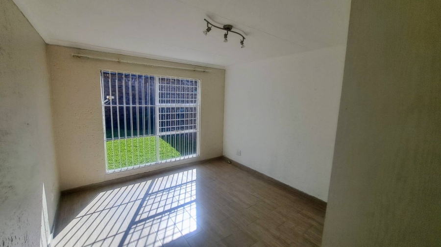To Let 2 Bedroom Property for Rent in Oakdene Gauteng