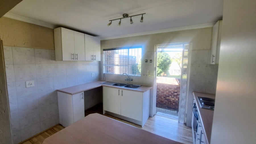 To Let 2 Bedroom Property for Rent in Oakdene Gauteng