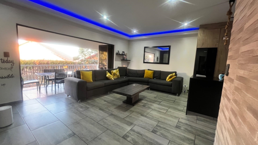 To Let 2 Bedroom Property for Rent in Mondeor Gauteng