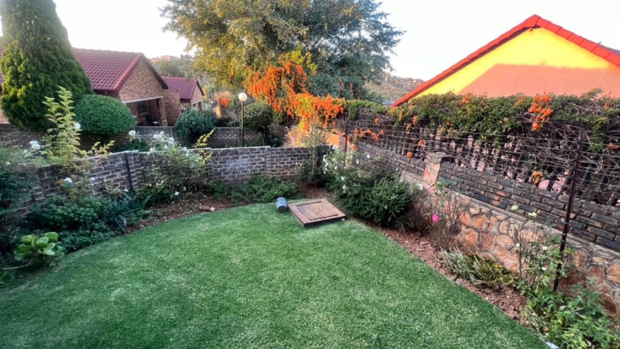 To Let 2 Bedroom Property for Rent in Mondeor Gauteng