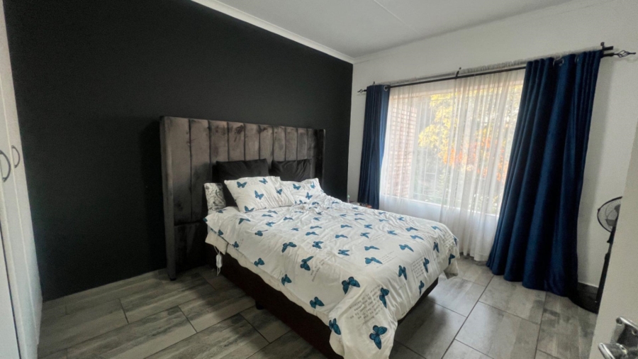 To Let 2 Bedroom Property for Rent in Mondeor Gauteng