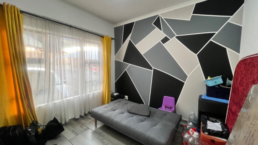 To Let 2 Bedroom Property for Rent in Mondeor Gauteng