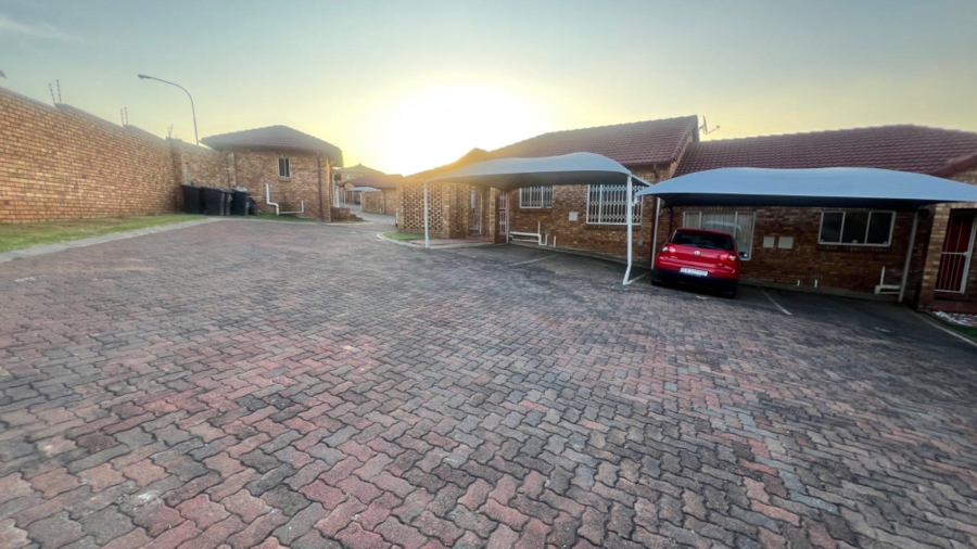 To Let 2 Bedroom Property for Rent in Mondeor Gauteng