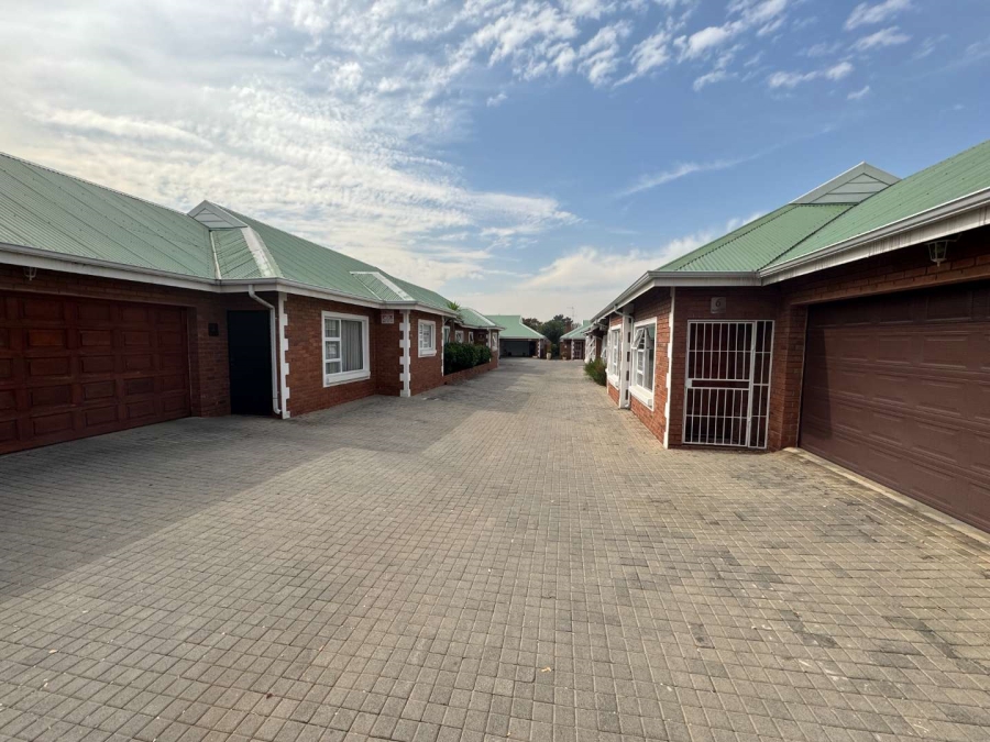 3 Bedroom Property for Sale in New Redruth Gauteng