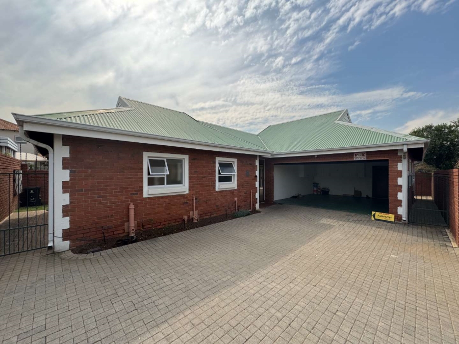 3 Bedroom Property for Sale in New Redruth Gauteng