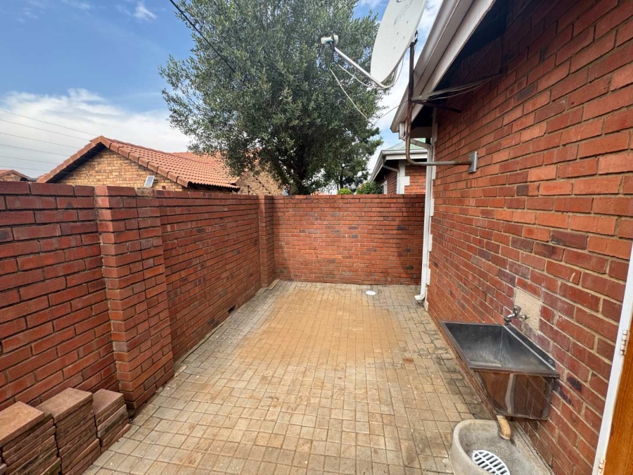 3 Bedroom Property for Sale in New Redruth Gauteng