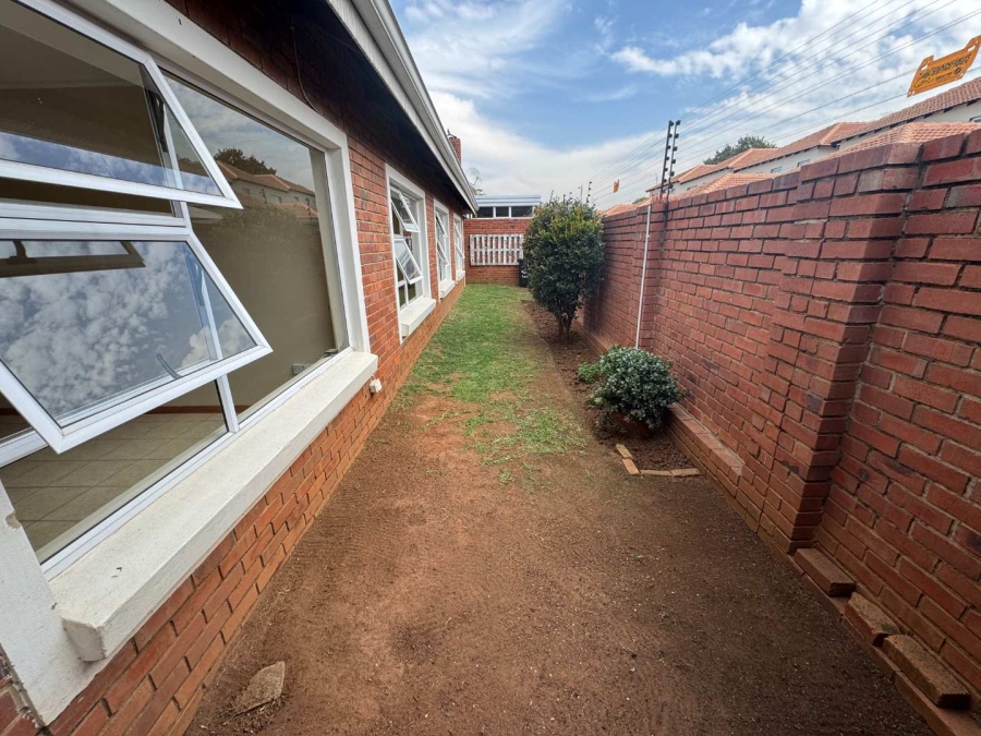 3 Bedroom Property for Sale in New Redruth Gauteng
