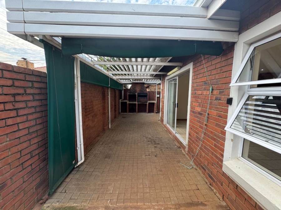 3 Bedroom Property for Sale in New Redruth Gauteng