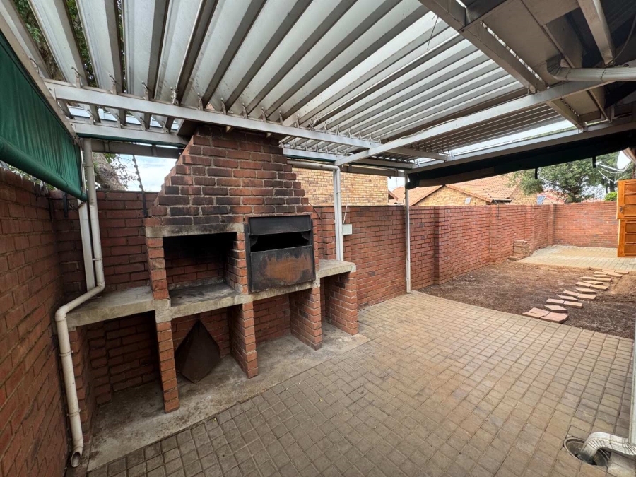 3 Bedroom Property for Sale in New Redruth Gauteng