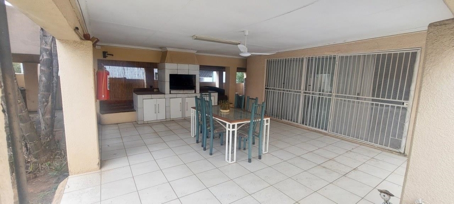 9 Bedroom Property for Sale in Tulisa Park Gauteng