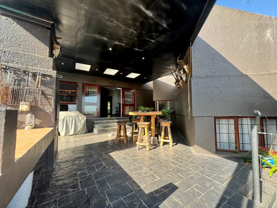 4 Bedroom Property for Sale in Waterkloof Ridge Gauteng