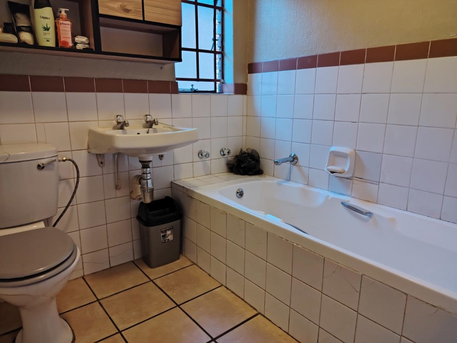 2 Bedroom Property for Sale in Moregloed Gauteng