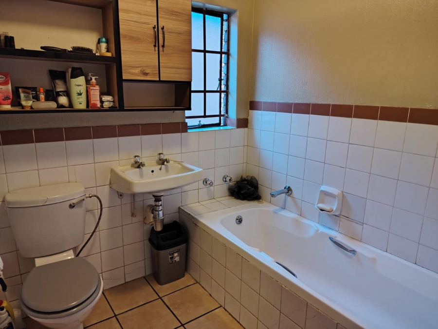 2 Bedroom Property for Sale in Moregloed Gauteng
