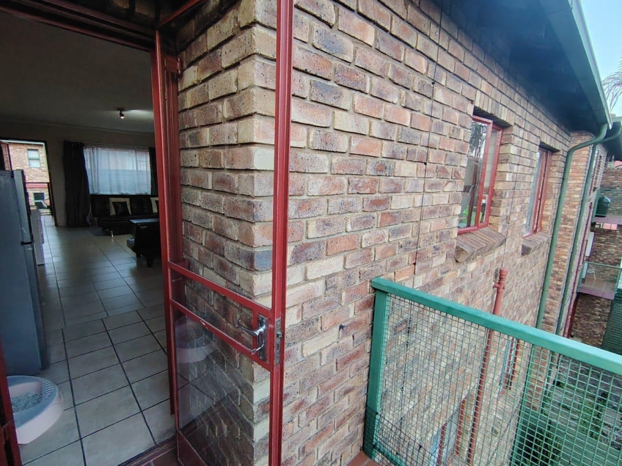 2 Bedroom Property for Sale in Moregloed Gauteng