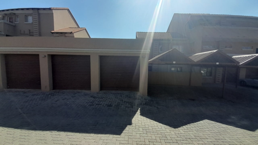 2 Bedroom Property for Sale in Glen Marais Gauteng