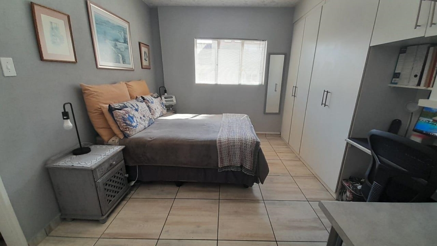 2 Bedroom Property for Sale in Glen Marais Gauteng