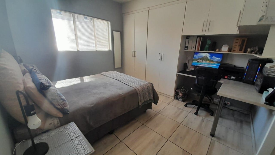2 Bedroom Property for Sale in Glen Marais Gauteng