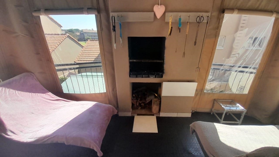 2 Bedroom Property for Sale in Glen Marais Gauteng