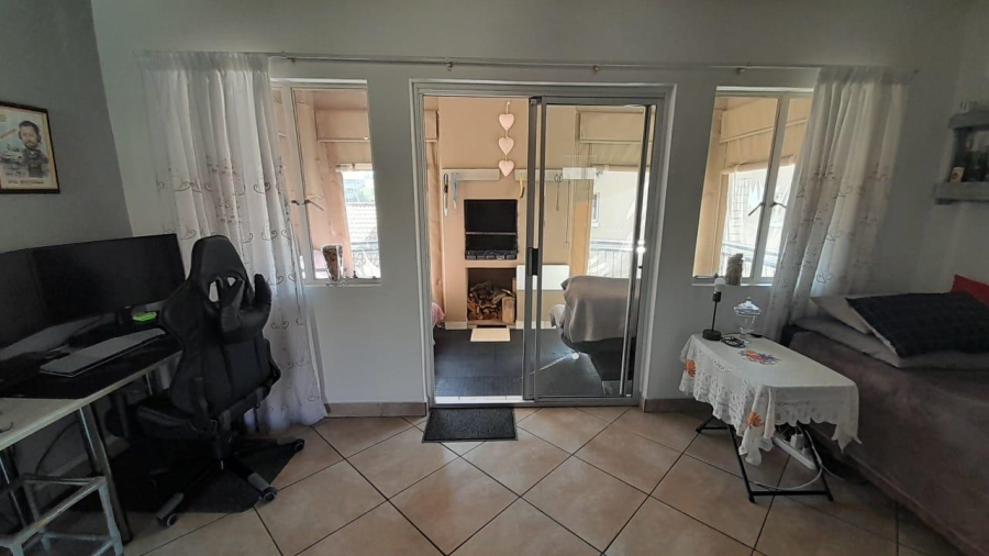 2 Bedroom Property for Sale in Glen Marais Gauteng