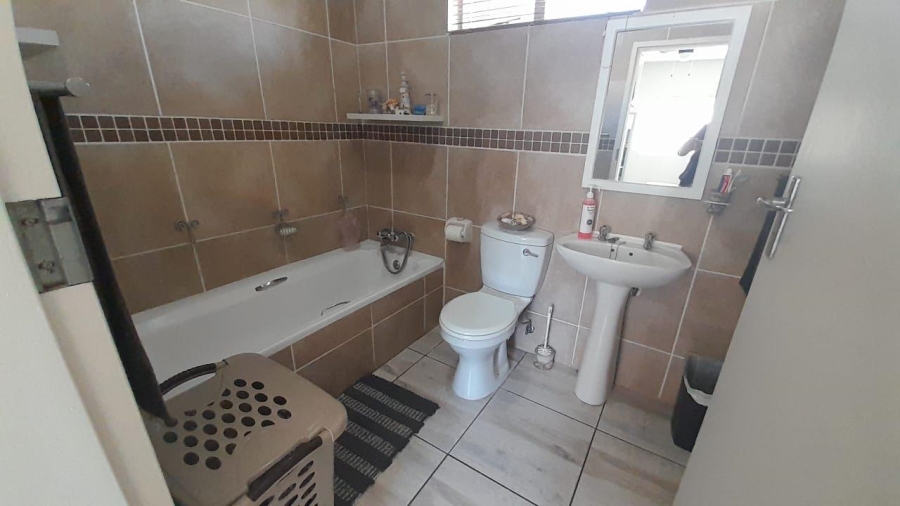 2 Bedroom Property for Sale in Glen Marais Gauteng