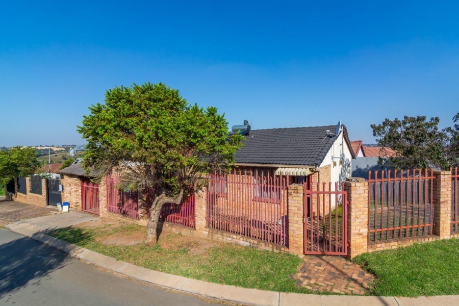 3 Bedroom Property for Sale in Groblerpark Gauteng