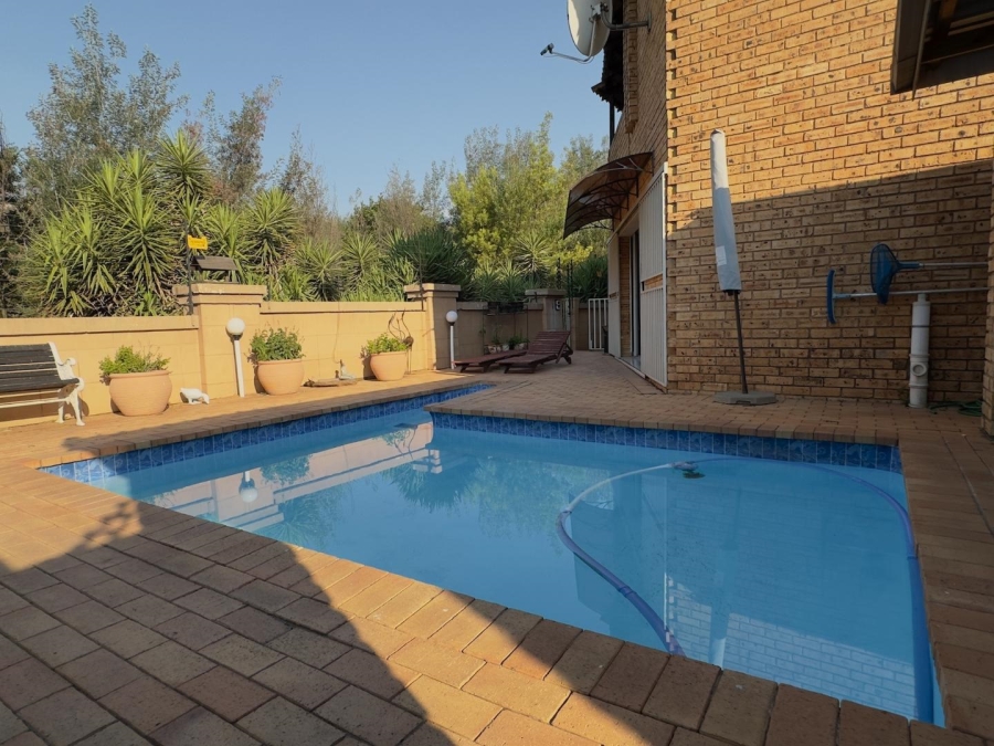 4 Bedroom Property for Sale in Glenvista Gauteng