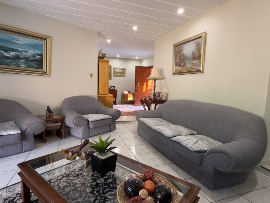 4 Bedroom Property for Sale in Glenvista Gauteng