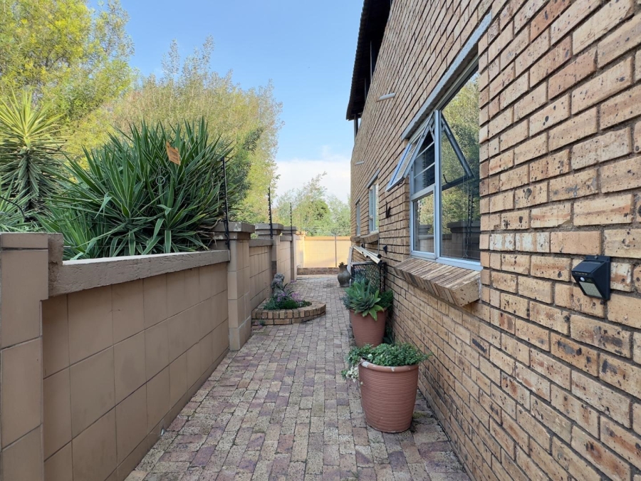 4 Bedroom Property for Sale in Glenvista Gauteng